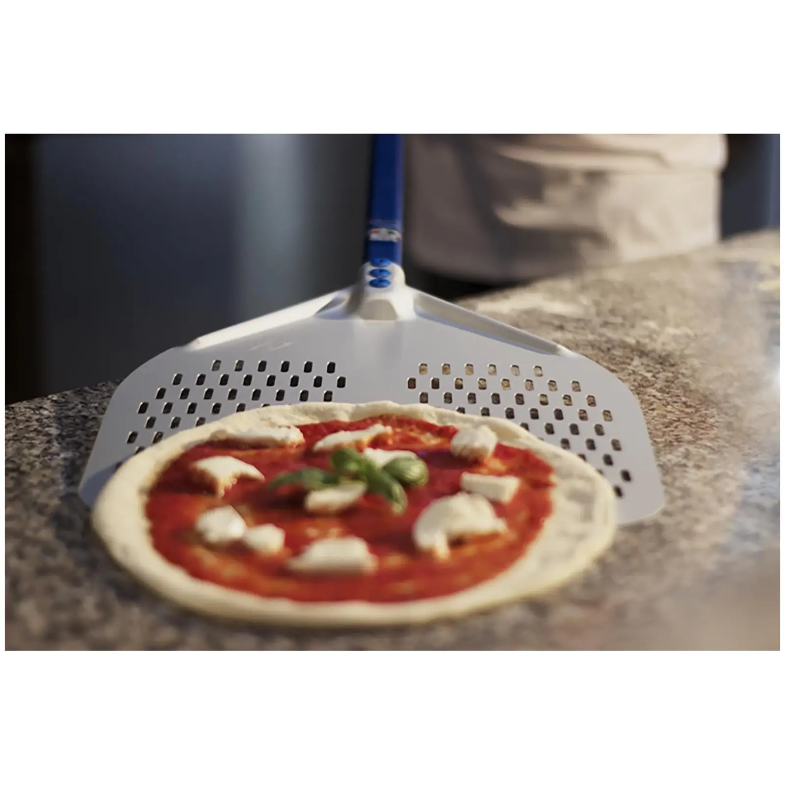 Lopata na pizzu - 36 x 36 cm - děrovaná -  rukojeť: 120 cm - eloxovaný hliník